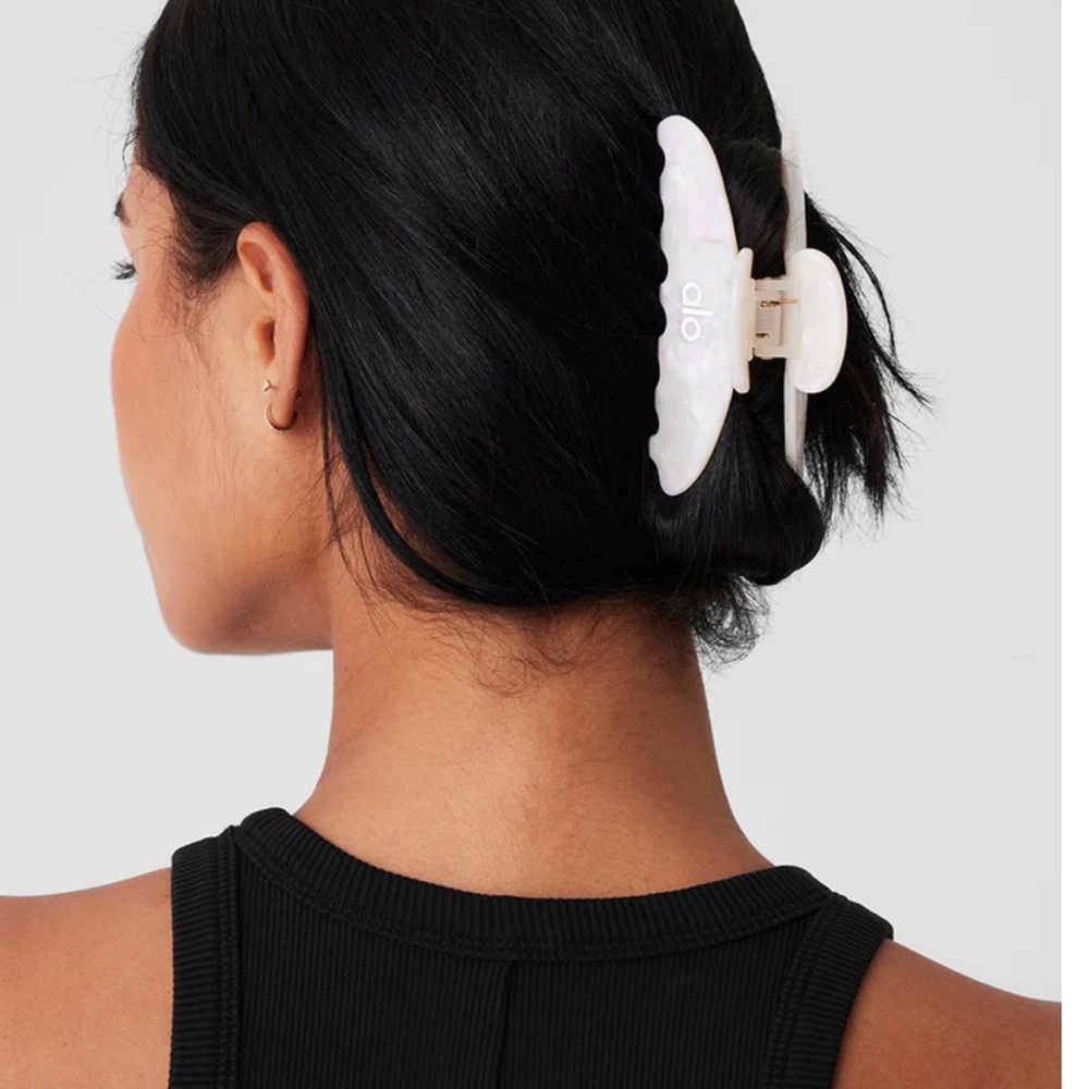 ALO Yoga 90's Claw Clip NWT